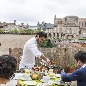 https://villa-caroline-chambres-dhotes.midi-pyreneeshotels.com